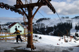 o-turista-australiana-a-murit-dupa-ce-a-ramas-blocata-intr-un-teleschi-in-japonia