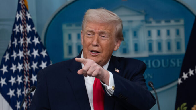 trump-avertizeaza-liderul-suprem-iranian:-ar-trebui-sa-fie-foarte-ingrijorat.-negocierile-continua-vineri