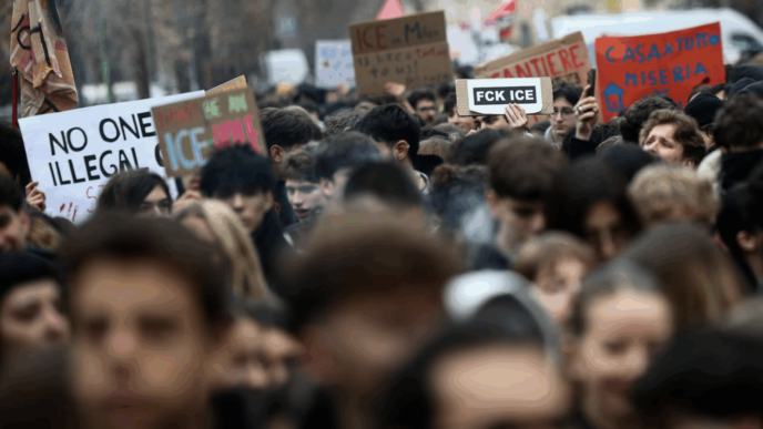 proteste-impotriva-agentilor-ice-inaintea-ceremoniei-de-deschidere-a-jocurilor-olimpice-de-la-milano