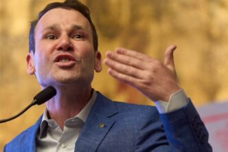 robert-negoita-va-cere-in-instanta-reluarea-atributiilor-de-primar-al-sectorului-3,-desi-este-urmarit-penal