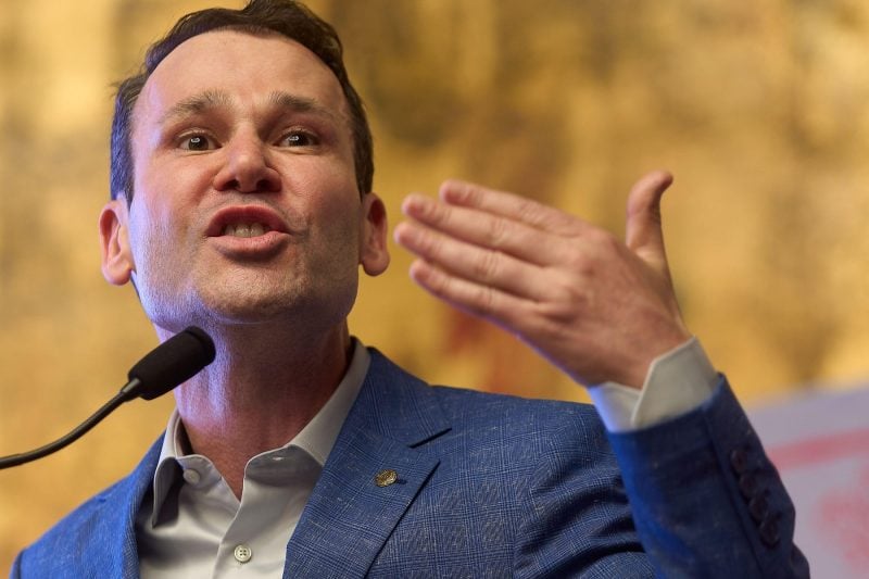 robert-negoita-va-cere-in-instanta-reluarea-atributiilor-de-primar-al-sectorului-3,-desi-este-urmarit-penal