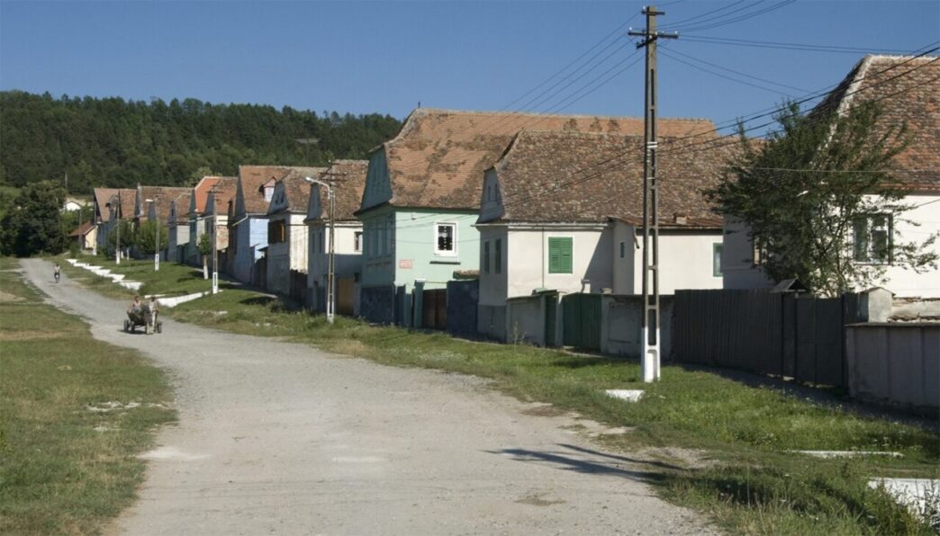 localitatea-din-romania-in-care-o-casa-costa-doar-7000-acum,-in-februarie-2026.-se-vinde-cu-teren-de-322-mp