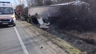 accident-grav-pe-soseaua-pe-care-au-murit-suporterii-paok-trei-oameni-au-murit.-in-coliziune-au-fost-implicate-mai-multe-vehicule