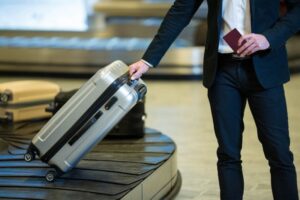 de-ce-se-recomanda-sa-ti-zgarii-valiza-inainte-de-zbor.-explicatia-unui-expert-in-securitate