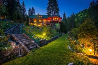 fostul-pavilion-de-vanatoare-al-lui-nicolae-ceausescu-a-fost-vandut.-proprietatea-este-astazi-o-perla-a-turismului-local