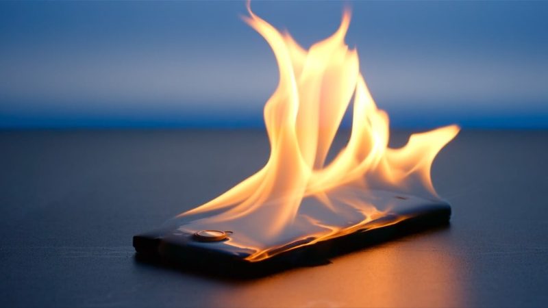 ce-procese-ruleaza-smartphone-ul-in-timp-ce-dormi-si-cum-iti-afecteaza-bateria,-de-ce-ti-se-incalzeste-telefonul-noaptea