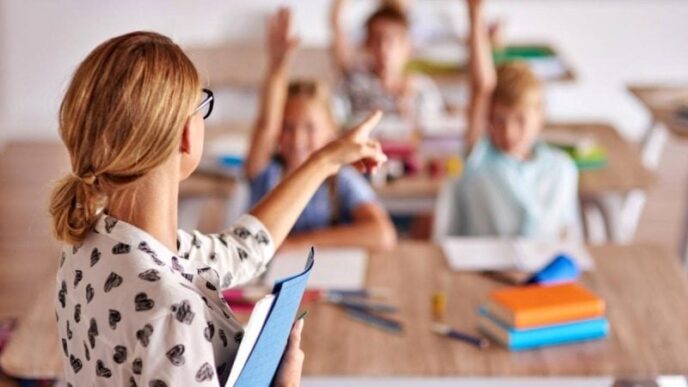 ce-salariu-are-un-invatator-sau-educator-in-functie-de-vechime.-sume-actualizate-pentru-2026