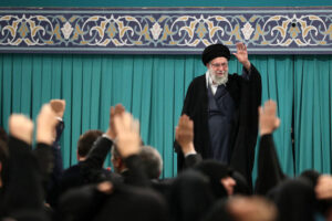 iran:-peste-2.100-de-condamnati-gratiati,-dar-niciun-protestatar-nu-a-fost-eliberat-de-catre-autoritati