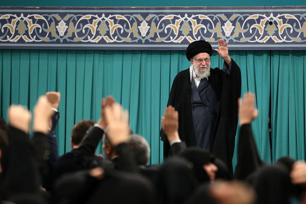 iran:-peste-2.100-de-condamnati-gratiati,-dar-niciun-protestatar-nu-a-fost-eliberat-de-catre-autoritati