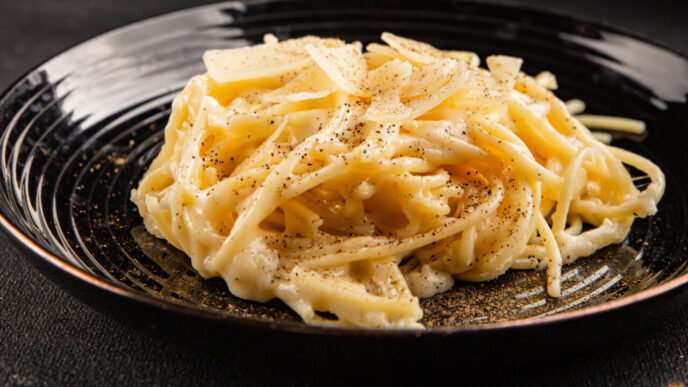 cum-se-prepara-cele-mai-cremoase-paste-quatro-formaggi,-in-30-de-minute.-lista-cu-ingredientele-necesare