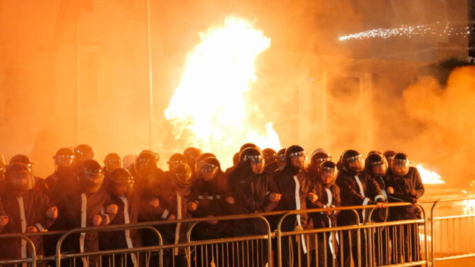 cel-putin-16-politisti-raniti-si-13-arestari-dupa-protestele-violente-din-tirana