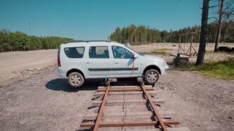 dacia-pe-drumuri-proaste:-ce-componente-cedeaza-primele-si-cum-le-protejezi-prin-stil-de-condus