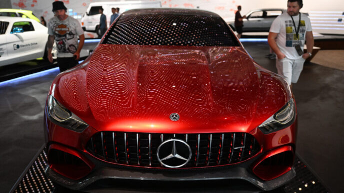 zeci-de-mii-de-masini-straine-ajung-in-rusia-prin-china,-ocolind-sanctiunile-legate-de-razboiul-din-ucraina