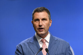 tanczos-barna:-psd-este-in-coalitie-si-influenteaza-deciziile-guvernamentale,-dar-criticile-publice-nu-ajuta.