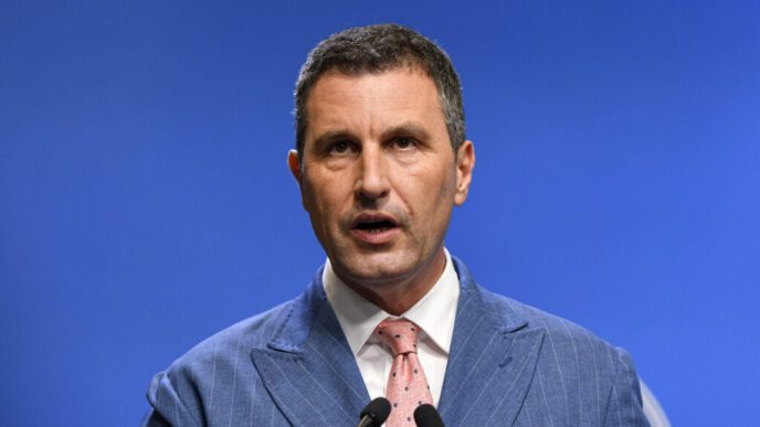 tanczos-barna:-psd-este-in-coalitie-si-influenteaza-deciziile-guvernamentale,-dar-criticile-publice-nu-ajuta.