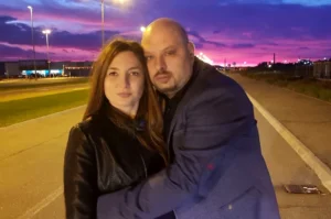 durere-de-neinchipuit-la-priveghiul-lui-sorin-iacob.-sotia-afaceristului-din-vaslui-va-fi-inmormantata-alaturi-de-fetita-–-playtech-stiri