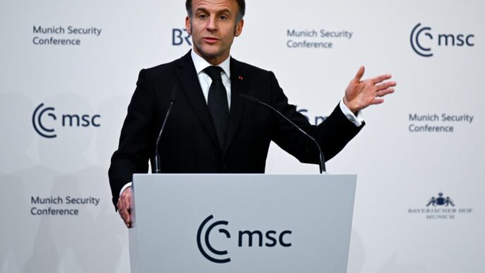 macron-afirma-ca-europa-trebuie-sa-si-reproiecteze-securitatea-in-mod-independent:-vom-trai-cu-rusia-in-acelasi-loc,-nu-vreau-ca-aceasta-negociere-sa-fie-organizata-de-altcineva