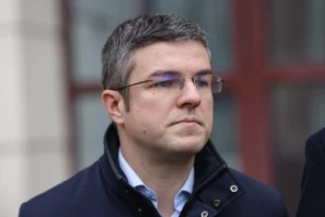 strategia-guvernului-bolojan-in-lupta-cu-recesiunea-este-speranta.-dezvaluirea-ii-apartine-ministrului-economiei,-usr-istul-irineu-darau:-sper-sa-nu-vina-criza