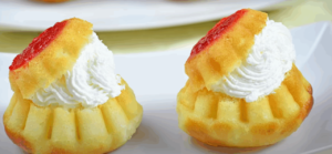 savarina,-prajitura-copiilor-din-anii-’70,-a-revenit-in-cofetarii-se-poate-prepara-si-acasa.-reteta-pe-care-nu-o-puteti-rata