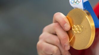 surprinzator.-medaliile-de-aur-de-la-jocurile-olimpice-milano-sunt-facute,-de-fapt,-98,5%-din-argint:-cat-costa-o-bucata!