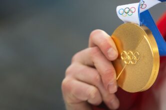 surprinzator.-medaliile-de-aur-de-la-jocurile-olimpice-milano-sunt-facute,-de-fapt,-98,5%-din-argint:-cat-costa-o-bucata!