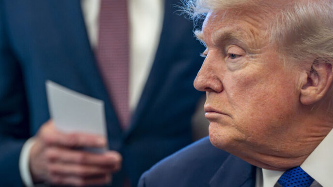 presedintele-trump-anunta-implicare-indirecta-in-negocierile-nucleare-cu-iran