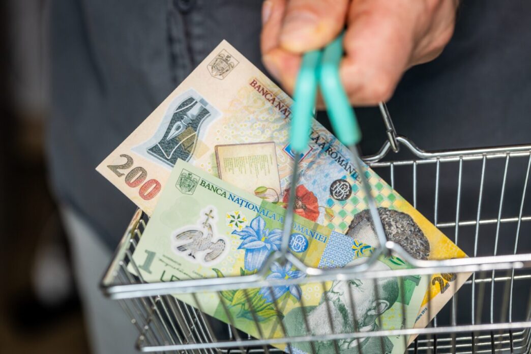 explozie-de-preturi-in-ianuarie!-alimentele-de-baza-s-au-scumpit-pe-linie,-fata-de-anul-trecut-painea,-cu-aproape-10%,-laptele-cu-11%,-ouale-cu-13%.-ce-produs-e-campionul-scumpirilor,-cu-aproape-25%