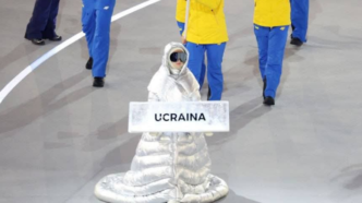 o-rusoaica-a-purtat-pancarta-ucrainei-la-ceremonia-de-deschidere-a-jocurilor-olimpice-de-iarna