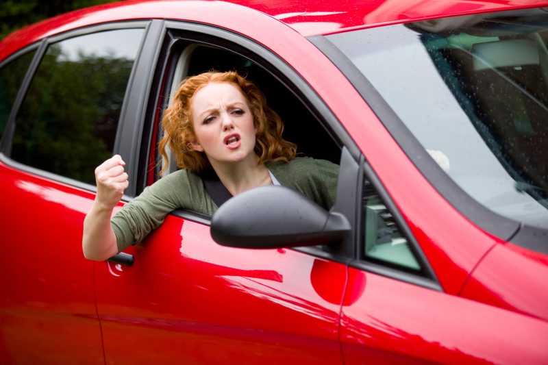 filmarea-cu-telefonul-in-trafic-in-2026:-cand-primesti-amenda-si-ce-inseamna-in-deplasare