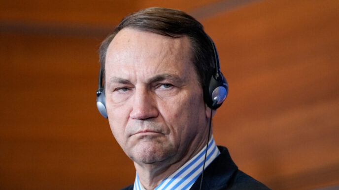 radoslaw-sikorski:-germania-si-franta-nu-mai-pot-conduce-singure-europa.-polonia-cere-un-rol-mai-mare-in-ue