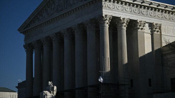 curtea-suprema-a-sua-declara-ilegale-toate-taxele-vamale-impuse-de-donald-trump