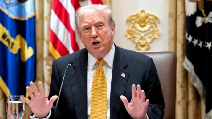 trump-riposteaza-si-mai-dur:-tarifele-globale-sunt-crescute-la-15%-dupa-decizia-curtii-supreme