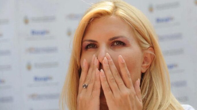 fostul-ministru-elena-udrea,-prima-iesire-la-sala-alaturi-de-fiica-sa.-poate-asa-ma-tin-si-eu-de-sport!-foto-–-playtech-stiri