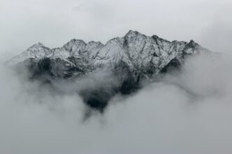cel-putin-5-persoane-au-murit-intr-o-serie-de-avalanse-in-vestul-austriei