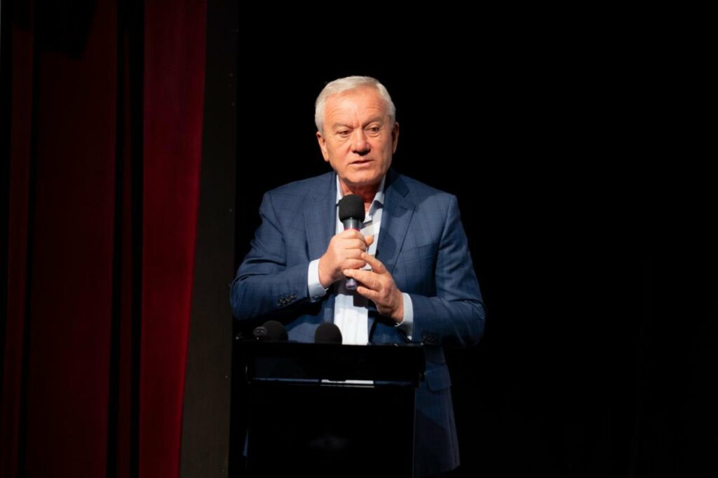 constantin-toma-il-contrazice-pe-marcel-ciolacu:-ai-facut-sau-n-ai-facut-9,3%-deficit?-s-au-aruncat-30-de-miliarde-de-euro