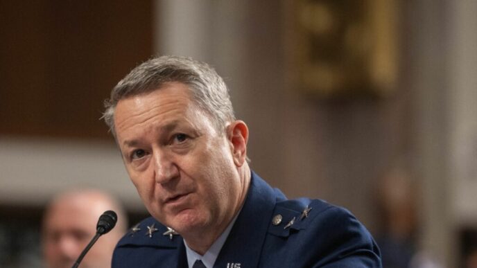 principalul-general-a-lui-trump-avertizeaza-ca-un-atac-asupra-iranului-ar-putea-declansa-un-conflict-prelungit