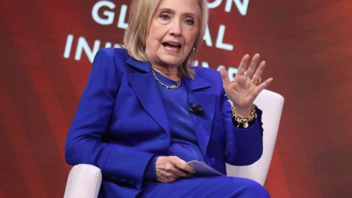 hillary-clinton-cere-audierea-lui-donald-trump-in-ancheta-camerei-privind-legaturile-cu-epstein