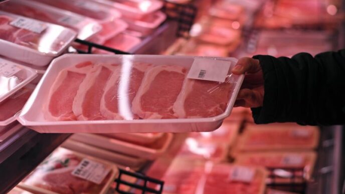 cum-va-fi-etichetata-carnea-de-porc-in-magazinele-din-romania.