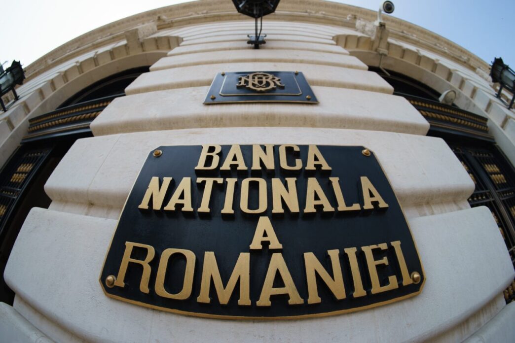 bnr-avertizeaza-ca-preturile-vor-scadea-mai-greu-decat-se-spera.-ce-se-intampla-cu-inflatia-si-salariile-in-2026