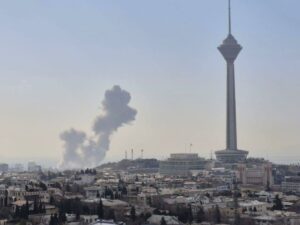 breaking-news-sua-si-israel-ataca-iranul-explozii-si-fum-gros-in-teheran.-trump-declara-ca-sunt-in-curs-operatiuni-militare-majore-/-stare-de-urgenta-in-israel