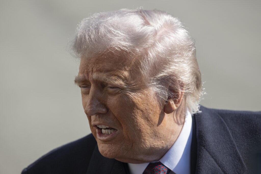 trump-spune-ca-se-asteapta-la-victime-dupa-atacurile-impotriva-iranului,-dar-in-final-va-fi-un-mare-beneficiu-pentru-lume