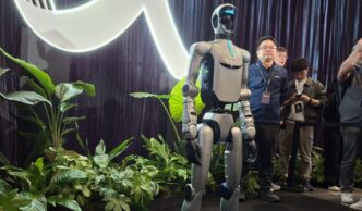 honor-a-prezentat-primul-sau-robot-umanoid-ai-si-l-a-pus-sa-danseze-pe-scena-alaturi-de-oameni-foto-video