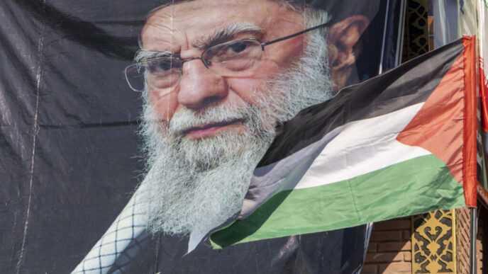 razboiul-din-orientul-mijlociu.-trump:-sua-vor-razbuna-moartea-americanilor-/-marea-britanie-accepta-solicitarea-sua-de-a-folosi-bazele-sale-militare-/-pentagonul-prezinta-operatiunea-epic-fury-/-iranul-ataca-si-baze-militare-unde-sunt-stationati-soldati