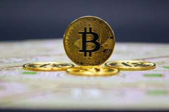 o-platforma-celebra-de-investitii-atrage-atentia:-bitcoin-a-inregistrat-cinci-luni-consecutive-de-pierderi-si-o-scadere-cu-48%-fata-de-maximul-istoric