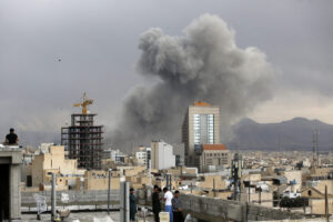 razboi-in-orientul-mijlociu,-ziua-4-israel-a-intrat-cu-trupe-la-sol-in-sudul-libanului-si-ataca-in-iran-irgc-loveste-ambasada-sua-din-riad,-campuri-petroliere-si-baze-sua-trump:-iran-vrea-sa-vorbeasca.-am-spus:-prea-tarziu