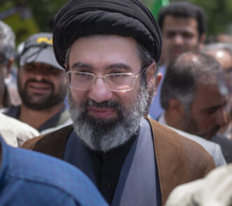 opozitia-de-la-teheran-sustine-ca-adunarea-expertilor-l-a-ales-pe-fiul-lui-ali-khamenei,-mojtaba,-lider-suprem-al-iranului