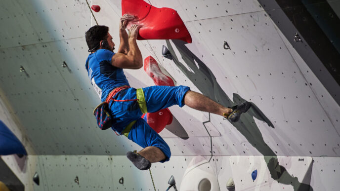 razvan-nedu,-o-poveste-de-succes-in-paraclimbing!-in-catarat-trebuie-sa-ajungi-sa-te-misti-natural-si-sa-fii-fluid