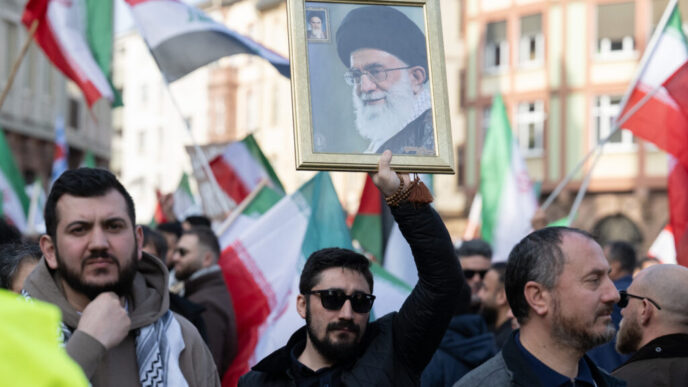 numele-lui-khamenei-va-continua.-un-membru-al-adunarii-expertilor-ofera-un-indiciu-despre-urmatorul-lider-suprem