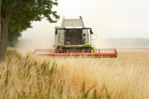 aur-a-depus-un-proiect-de-lege-pentru-limitarea-cumpararii-terenurilor-agricole-de-catre-investitori-straini