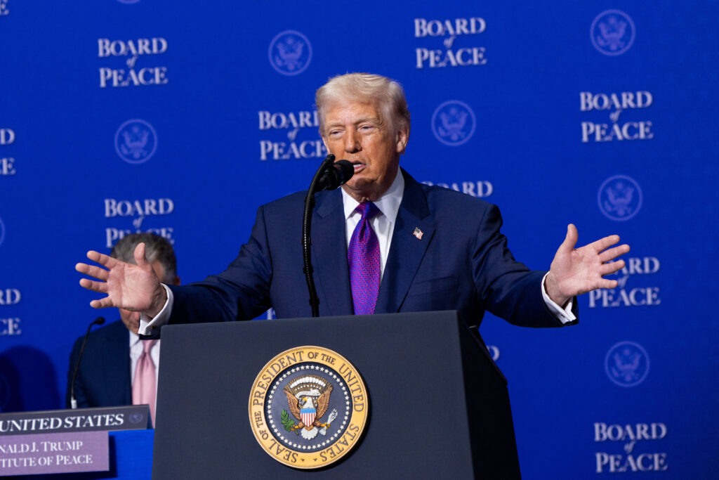 un-nou-conflict-militar-ar-putea-izbucni.-trump-vorbeste-despre-preluarea-amicala-a-unei-tari